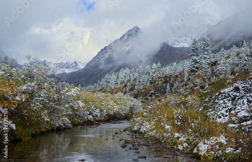Fototapeta góra śnieg jesień pejzaż