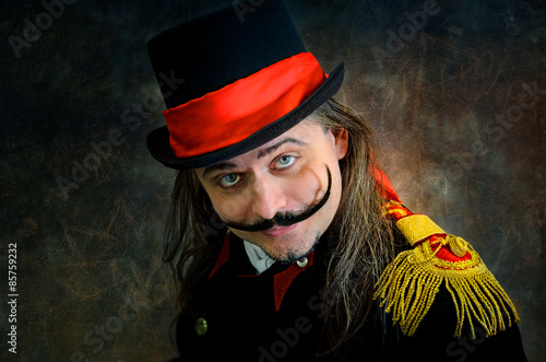 Fotoroleta uśmiech mężczyzna broda aktor maska