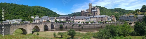 Plakat zamek francja wioska krajobraz