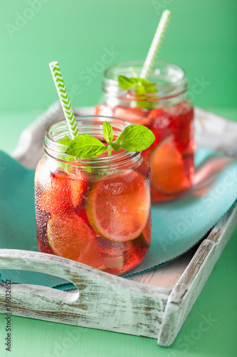 Plakat zdrowy lato owoc napój świeży