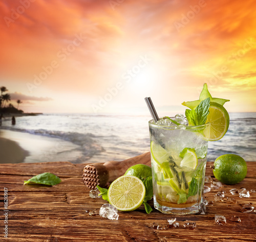 Fotoroleta świeży słoma napój słońce plaża