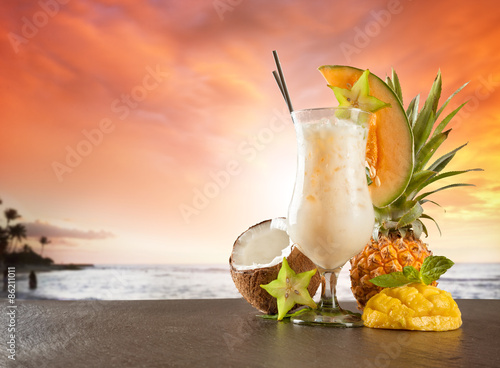 Plakat sosna słoma napój plaża