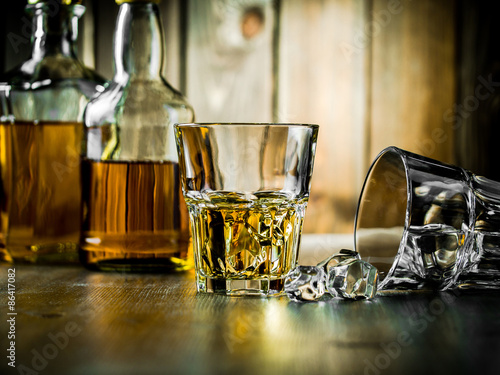 Obraz na płótnie napój szkło twardy płyn napój alkoholowy