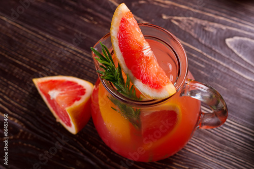 Obraz na płótnie kubek owoc napój rozmaryn