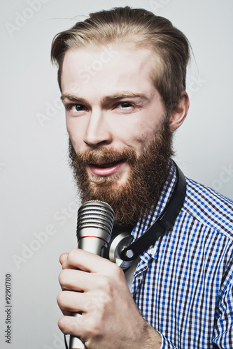 Plakat mężczyzna ludzie zabawa karaoke śpiew