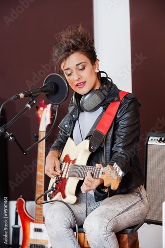 Fototapeta śpiew dziewczynka mikrofon muzyka kobieta