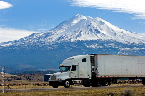 Fotoroleta ciężarówka autostrada ameryka góra ekspresowy