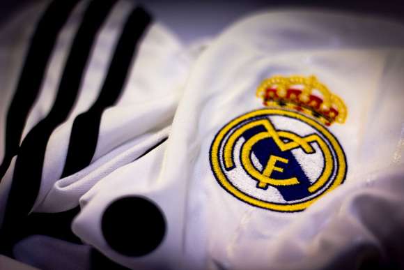 Obraz na płótnie Logo Realu Madryt na koszulce
